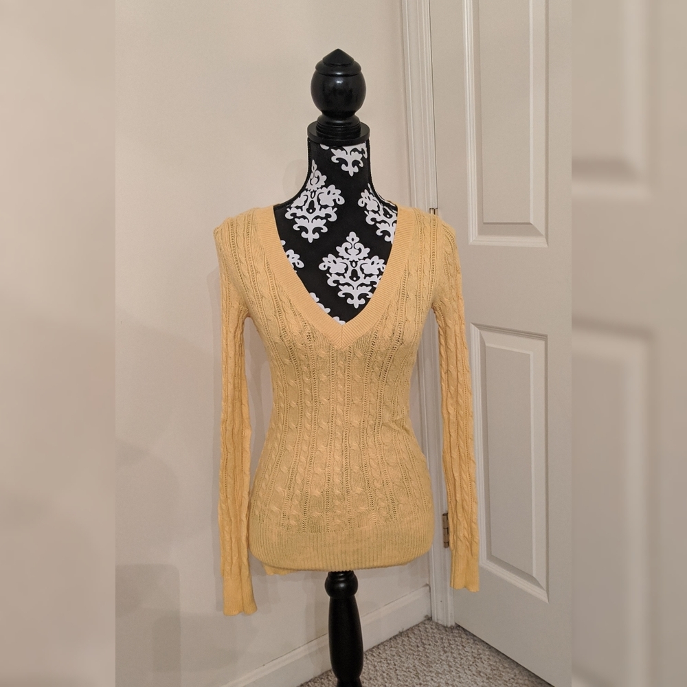 5/$25 American Eagle yellow sweater